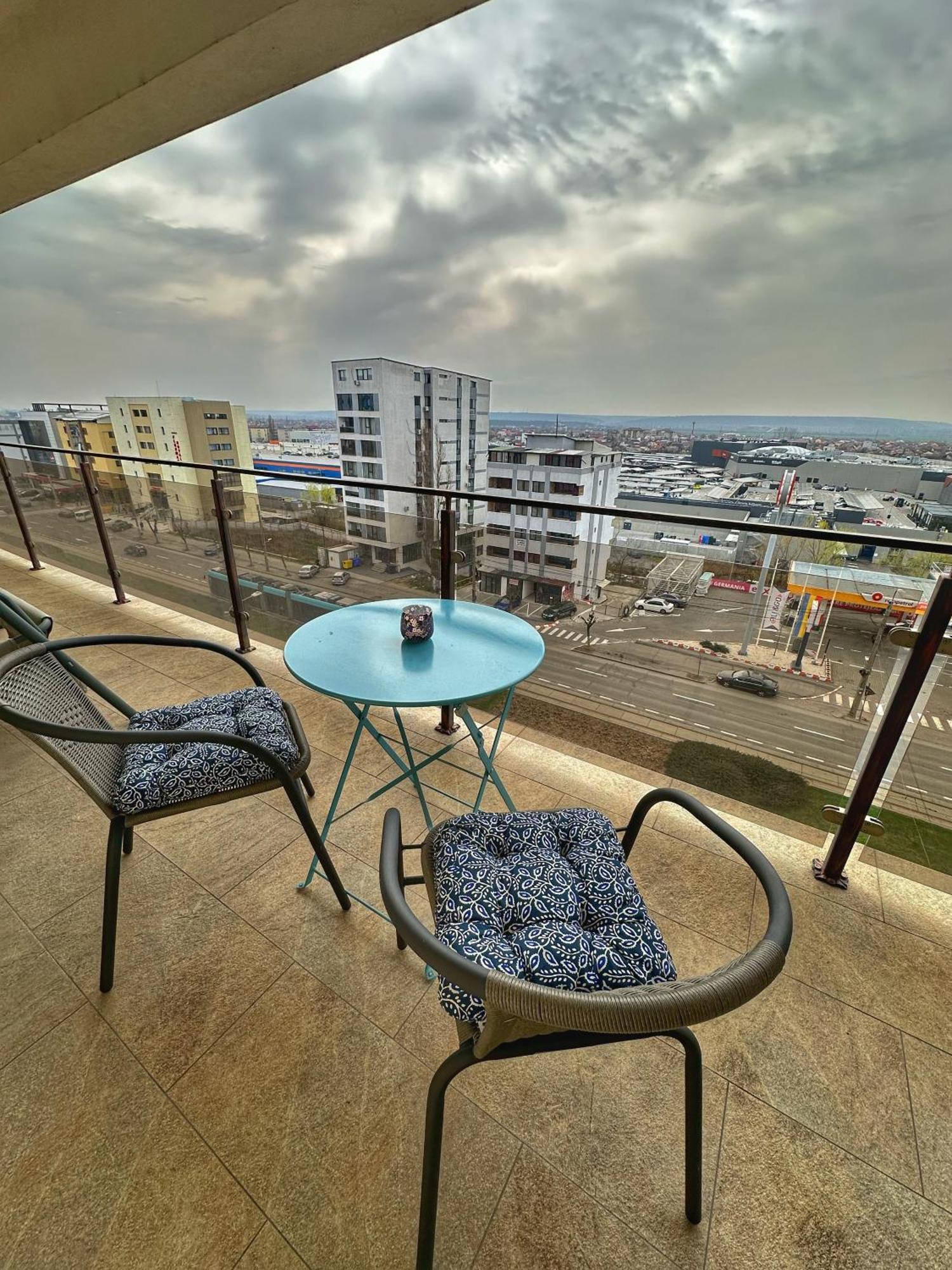 Fancy Apartament Promenada Balcon Panoramic, Parcare, Incalzire Pardoseala, Self Check In Craiova Kültér fotó