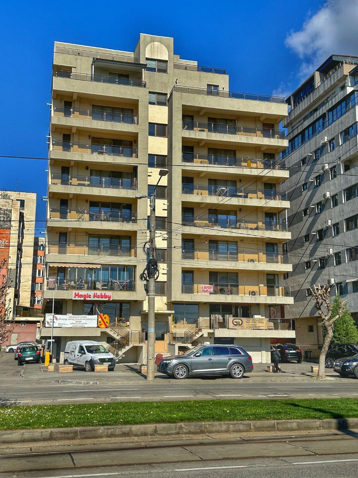 Fancy Apartament Promenada Balcon Panoramic, Parcare, Incalzire Pardoseala, Self Check In Craiova Kültér fotó